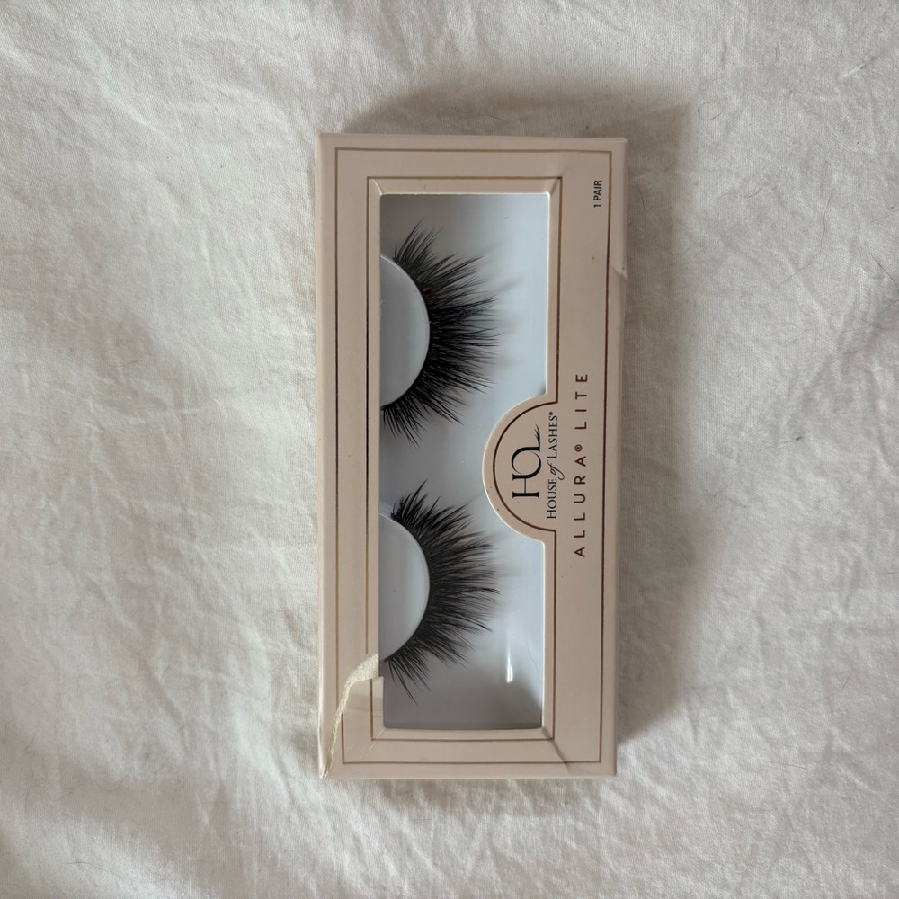 HQ Lashes Allura Lite False Eyelashes